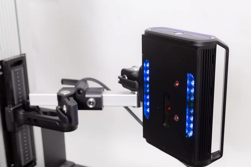 Optical extensometer with easy mounting setup